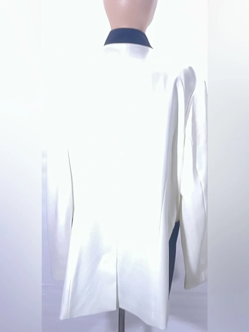 Kasper White and Black Long Sleeve Colorblock Jacket